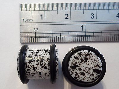 2 pieces Pair Black Paint Splatter No Flare Lobe Plugs 00 gauge 00g O rings - I Love My Piercings!